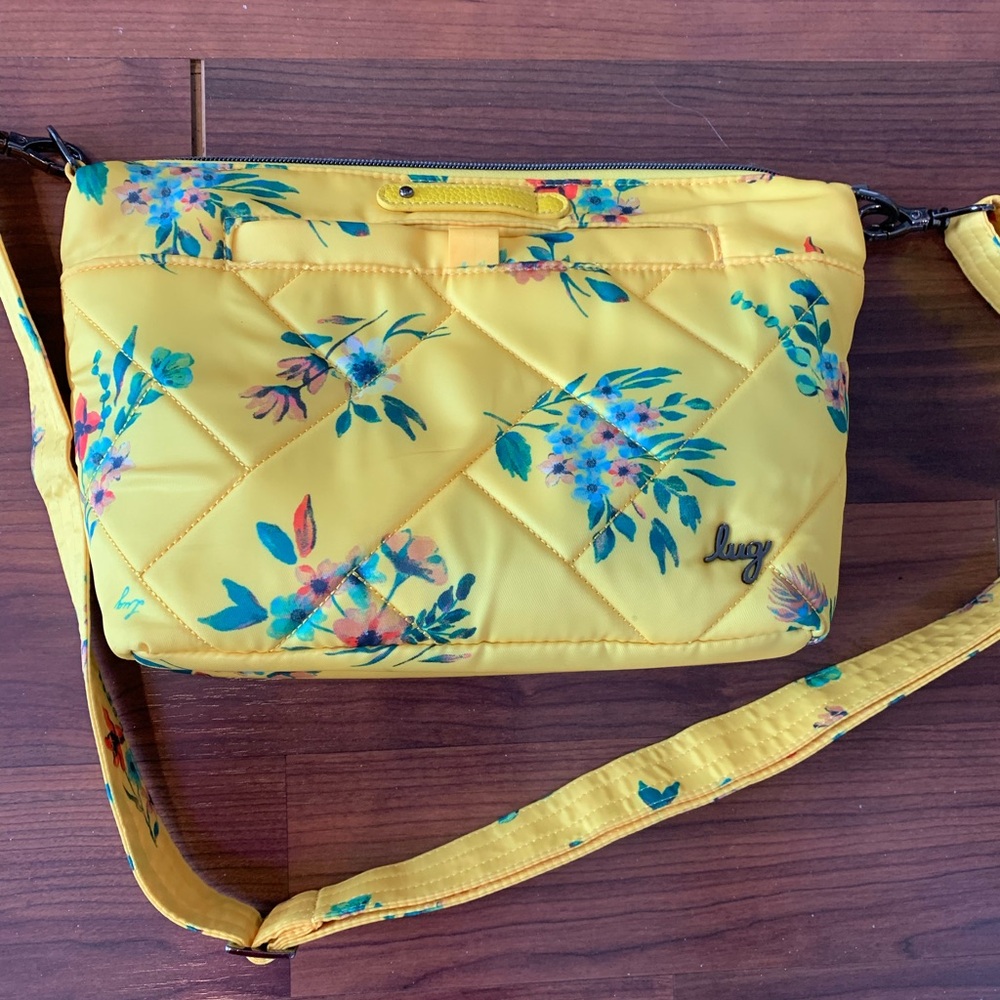 Lug crossbody 11” by 8” beautiful